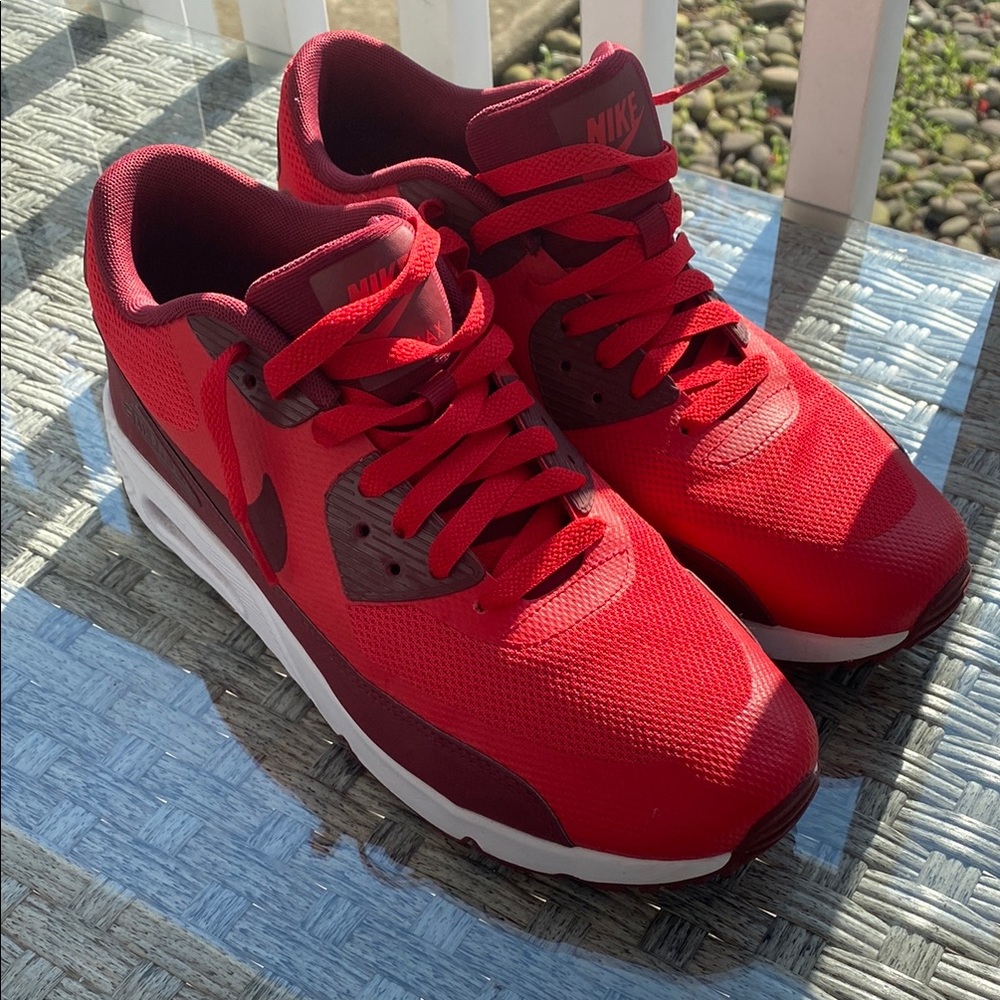 Nike Men's Red and Burgundy Sneakers
